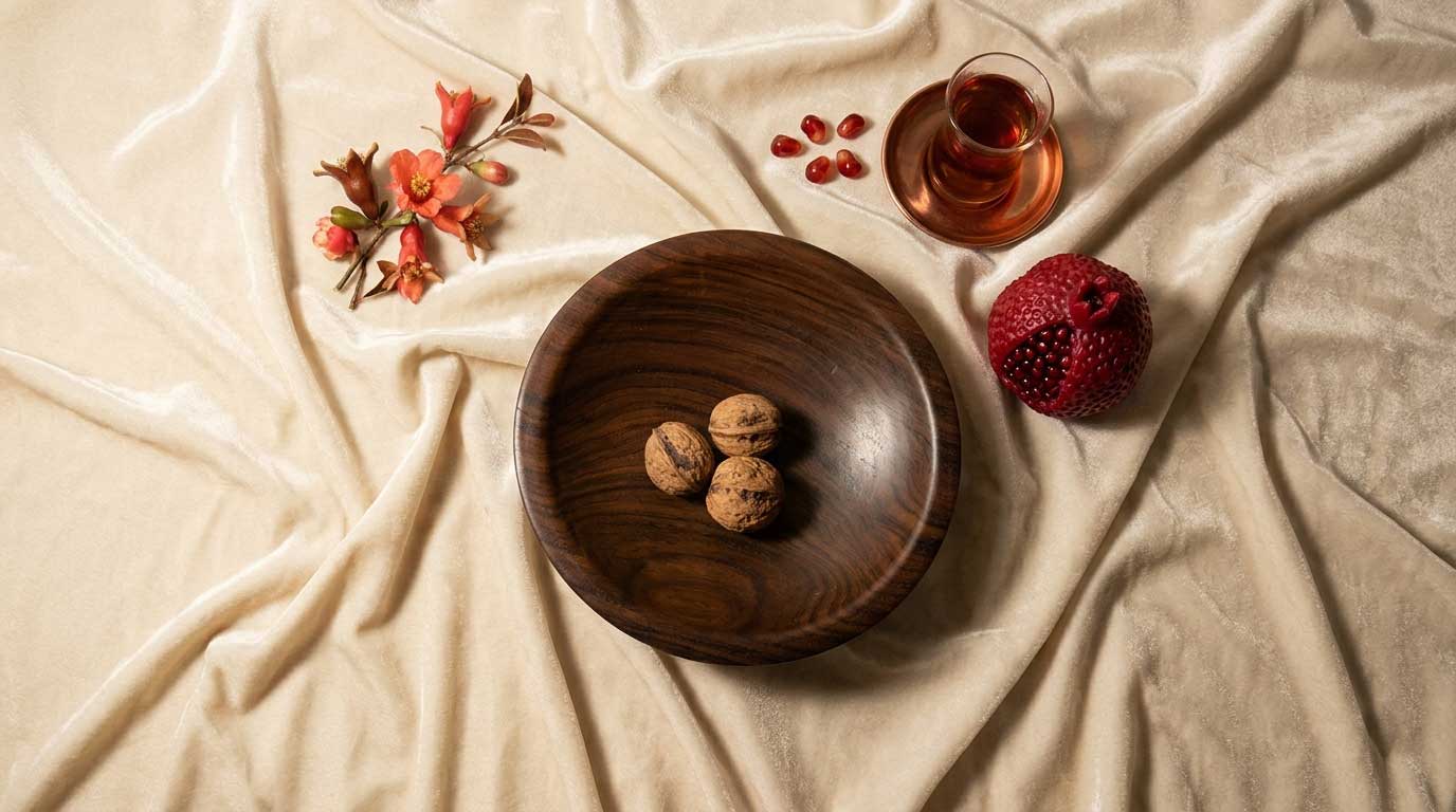 کاسه چوبی مانا برای آجیل شب یلدا